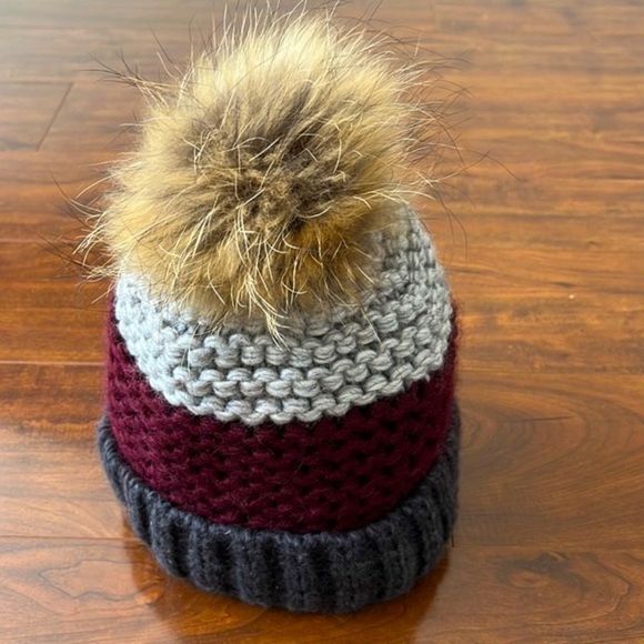 Winter Pompom toque - Picture 6 of 9